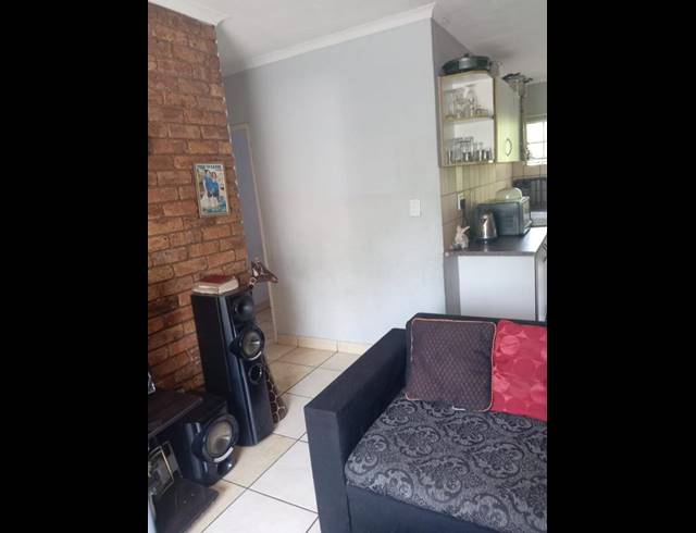 2 BEDROOM APARTMENT FOR SALE IN PRETORIA WEST